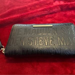 Steve Madden Black Wallet. Zippered Wristlet.